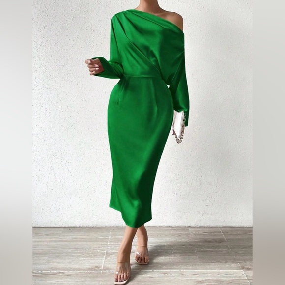 Green Asymmetrical Neck Batwing Sleeve Pencil Ruched Midi Dress - Picture 5 of 6